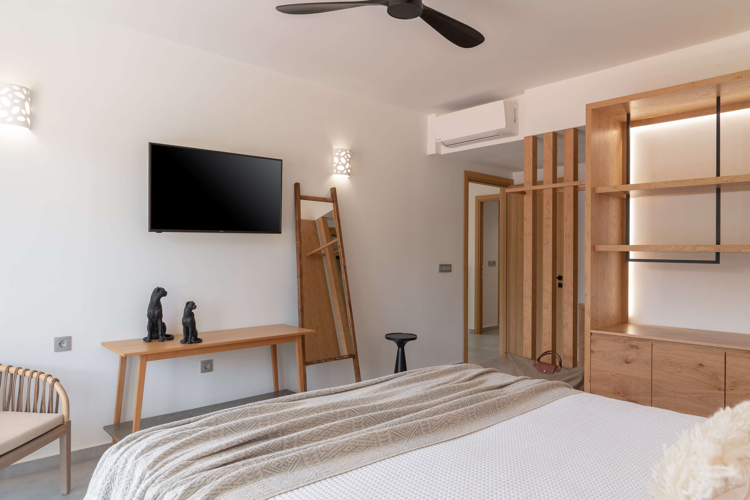 Hermes Grand Luxury Villa-13