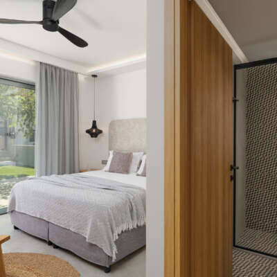 Ground floor bedroom with direct access to the terrace.