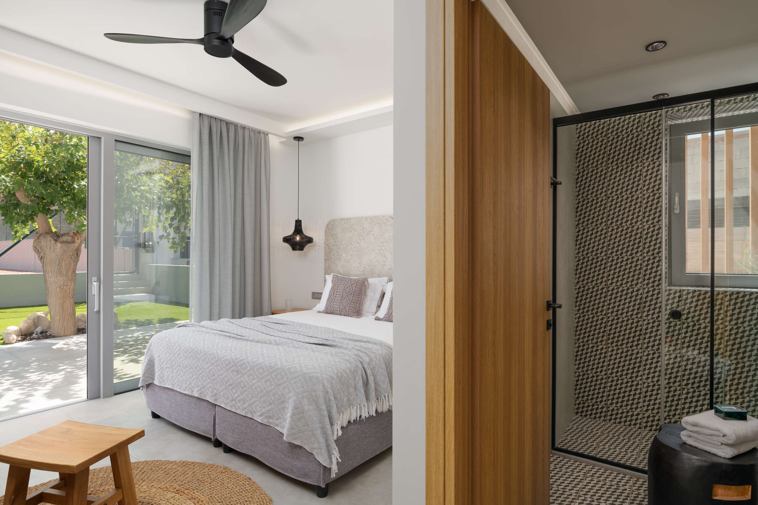 Ground floor bedroom with direct access to the terrace. Ground floor bedroom with direct access to the terrace.