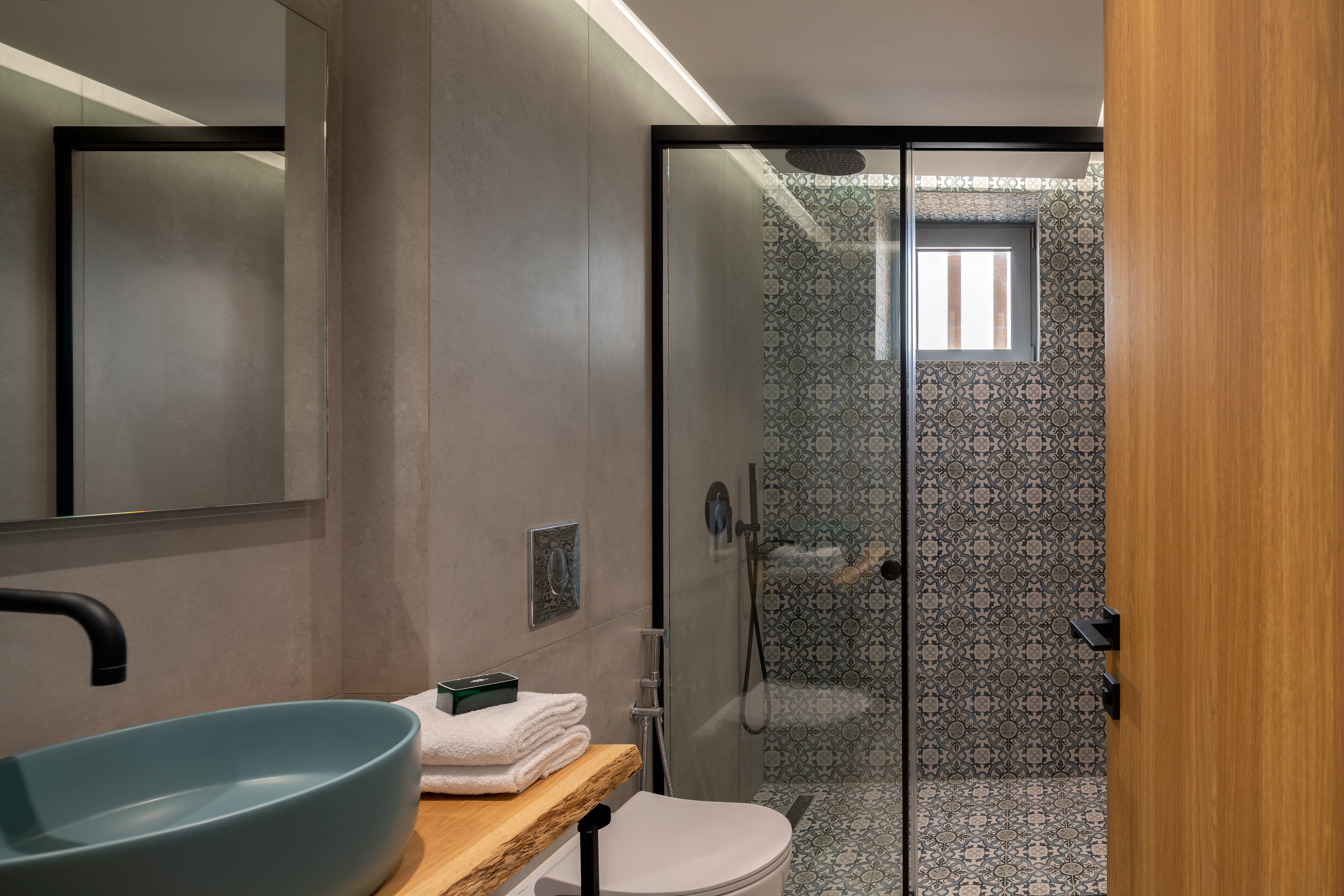 Welcoming bathroom features.