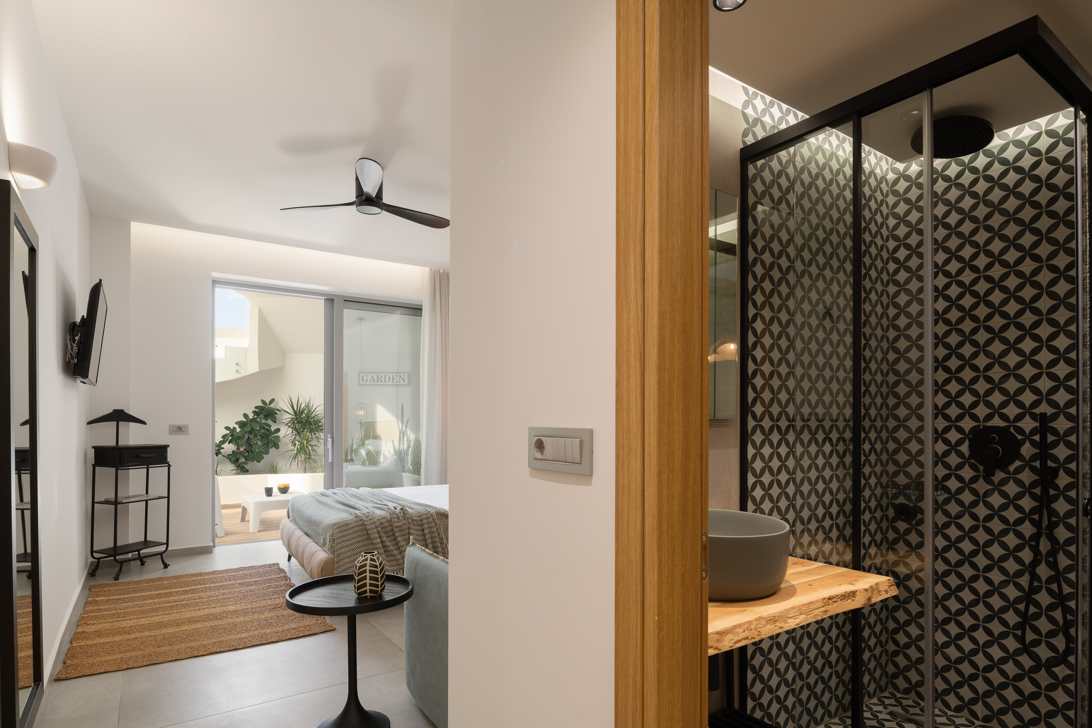 Each of the bedrooms boast an en suite bathroom; a walk-in overhead rainfall shower with cabin.