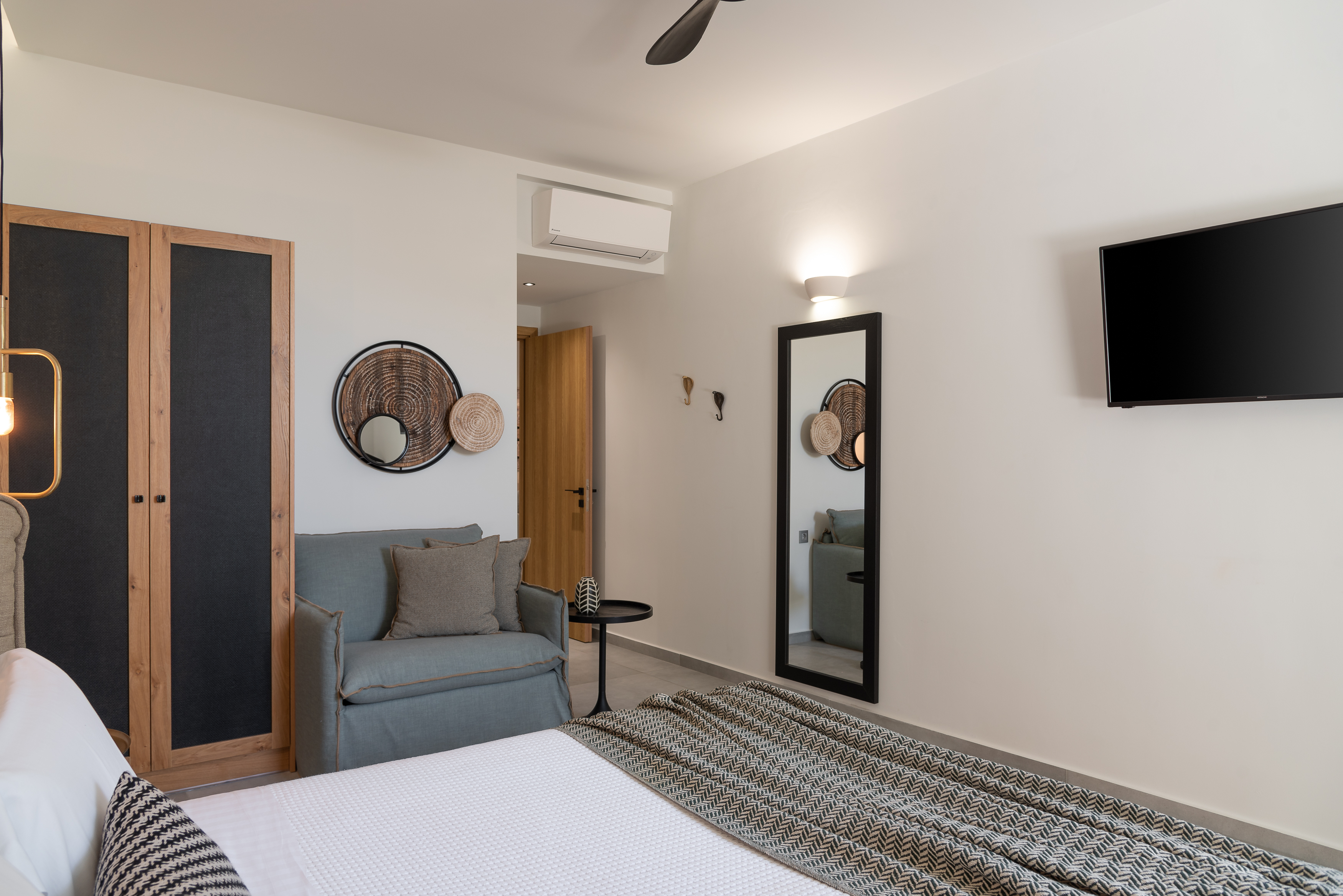 Lower floor. Stimulating bedroom design.