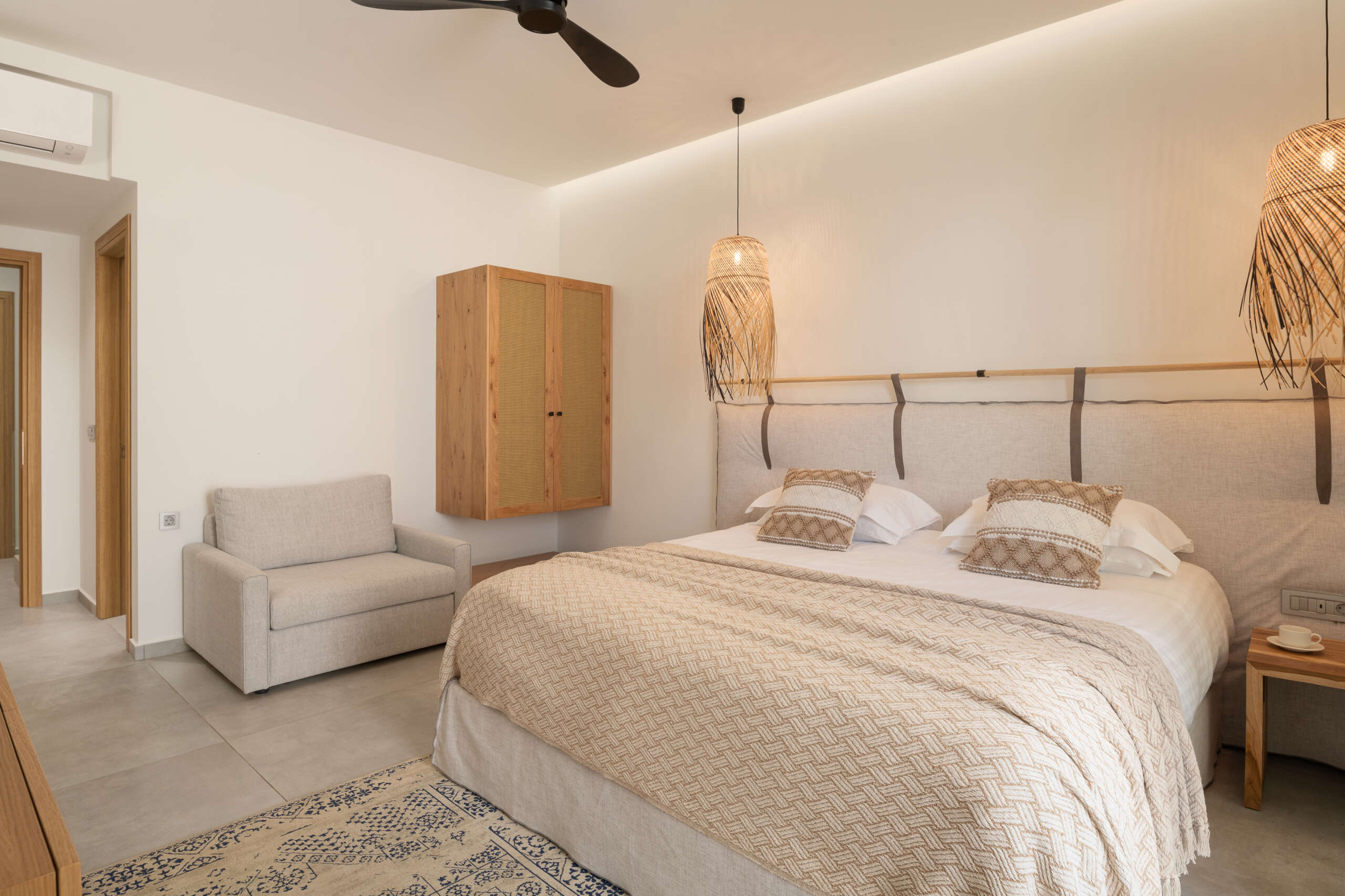 Lower floor. Stimulating bedroom design. Lower floor. Stimulating bedroom design.